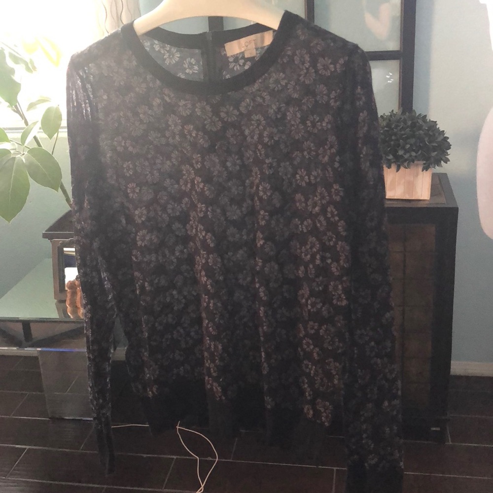 Sweater with flower print